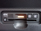■【ETC車載器】が装備されています。セットアップをしてお渡しとなり、ETCカードを差し込むだけで高速道路の利用が可能です。