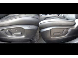【運転席パワーシート&ドライビングポジションメモリー機能】運転手にあったシートパターン設定可能です。