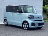 狭い駐車場でも、スライドドアならチャイルドシートへのお子さまの乗降や荷物の積載もスムーズ。とても便利な【助手席側。電動スライドドア】ドアハンドを少し引くだけでリアドアが自動開閉します。