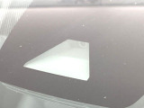 【トヨタセーフティセンス】走行中に前方の車両等を認識し、衝突しそうな時は警報とブレーキで衝突回避と被害軽減をアシスト。より安全にドライブをお楽しみいただけます。