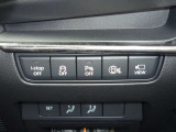 【パーキングセンサー】障害物などが車両に近づいた際に、音と画面表示にてお知らせしてくれます。警告音も段階的に鳴ってくれるので、どのくらいの近さなのか感覚的に察知することが出来ます♪