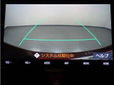 バックモニター付きで後退時に後方が見えるので安心です。車はどうしても死角ができますので、万が一のために必要な装備です。ただあくまでも補助装備ですので、目視での確認をお忘れなく!