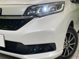 【LEDヘッドライト】悪天候や夜間走行時も良好な視界を確保し安心して運転できる高輝度LEDヘッドライトを装備!点灯速度が早く、消費電力も抑えられています。