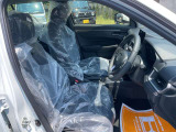 毎日過ごす運転席は要チェック。シートのへたり・擦れ、視界のイメージまで伝わる重要ポイント。