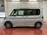 【スマートアシストII搭載車】 衝突回避支援ブレーキ機能(対車両)、衝突警報機能(対車両・対歩行者)、誤発信抑制制御機能などの機能で安全な運転をサポートします。