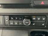 オートマチックシフトレバーは、手になじみ操作しやすい形状で安全運転にもつながります♪