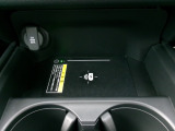 ワイヤレス充電器、アクセサリーソケットが付いております