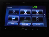 フルセグTV搭載。CD/DVD再生、Bluetoothオーディオに対応しています。