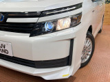 【LEDヘッドライト】悪天候や夜間走行時も良好な視界を確保し安心して運転できる高輝度LEDヘッドライトを装備!点灯速度が早く、消費電力も抑えられています。