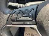 ステアリングスイッチ付きのハンドル!運転に支障をきたすことなくナビ操作が可能です!!