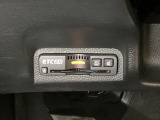 ハンドルの左下にETC2.0がついています。高速道路の料金所の通過も楽々です!。 カードの取り出しもしやすい場所についています。