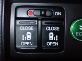 運転席からもスライドドアを楽々操作でスピーディーに!またスマートキーでも開閉できるので便利です。