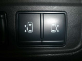 両側電動オートスライドドア付き!!運転席のスイッチでも開閉可能です♪重い荷物を持っている時や、雨の日に重宝します!小さいお子様がいても巻き込み防止機能や手動のみに切替も出来ますので安心です♪