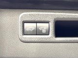 【パワーバックドア】スマートキーや運転席のボタンを押すだけでリアゲートが自動で開閉します!荷物を持っている時や、高い位置にあるバックドアを閉める際に便利な機能です♪