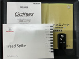 スマートキーは鍵をバッグに入れたままでもドアロックの開閉やエンジンのON・OFFができます。夜間や雨の日も鍵を探さなくて良いので便利です。