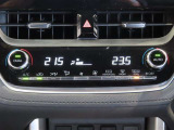 左右独立温度コントロールフルオートエアコンです。運転席、助手席それぞれで独立して温度設定ができます。冷え性の方が乗っても安心ですね♪