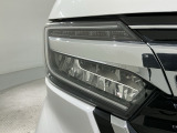 LEDヘッドライトは、点灯の瞬間から最大光量を発揮し、突然暗くなるトンネルなどでの安定感を高めます。