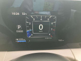 視認性の高いメーターで運転情報を的確に把握できます