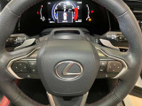 オーディオや運転支援機能などを手元で操作できるステアリングスイッチ。操作時の視線移動が少なく、安全にも貢献します。