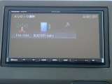 オーディオソースはご覧の通りです。Bluetoothを搭載しています。スマホと連動させると音楽等楽しむことが出来ます。