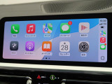 【アップルカープレイ】iPhoneがBMW車両とワイヤレスで接続されます。Apple CarPlayでは、オーディオストリーミングやメッセージングアプリがディスプレイに表示されます。