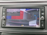前後のカメラが走行中の状況を記録します。万一のトラブルやあおり運転にも心強く、「もしも」の時の証拠が残る安心感で、ドライブのサポートをします。