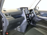 分かりやすく操作しやすい運転席まわりです☆