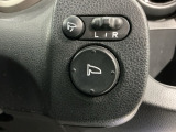 狭い駐車場で便利な電動格納ドアミラーが付いています。