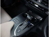 電動パーキングブレーキを装備しておりブレーキホールド機能付きです