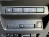 両側オートスライドドアです♪運転席のボタンやキーのボタンでも開閉できます!手荷物がいっぱいの時でも簡単にドアの開け閉めができるのでとっても便利です♪