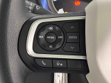 ナビゲーションやオーディオなどの操作がハンドルの手元でできるステアリングスイッチが付いてます