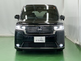 LEDヘッドライトを装備しています。LEDヘッドライトはとても明るく、雨の日や夜間走行も安全・安心です。オートライトコントロール付きで周囲の明るさに応じて自動で点灯・消灯します