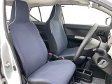 高いホールド性で運転姿勢が安定します。長距離ドライブでも疲れにくいのが魅力です。快適なドライビングライフをお送りください♪