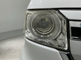 LEDヘッドライトは、点灯の瞬間から最大光量を発揮し、突然暗くなるトンネルなどでの安定感を高めます。
