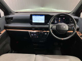 運転席からの視界が左右に広く隅々まではっきりと見渡せます。車の前端も把握しやすく安心して運転できます。