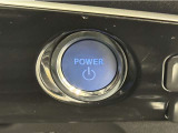 エンジンスタートボタンです。キーが車内にあれば、エンジンの始動・停止はブレーキを踏んでスイッチを押すだけ!キーを取り出す手間を省き、ワンプッシュでエンジンを操作するので簡単でスムーズです。