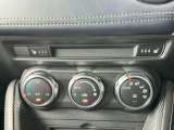 余計な操作の手間が無いフルオートエアコン。車内を常に快適な温度で保ちます!!