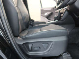 パワーシート搭載。微妙な調整が手軽にでき、ピッタリなポジションで運転することが可能です。