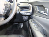 電動格納式のミラーなので、ボタン一つで、ミラーの開閉が出来ます。