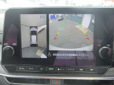 『アラウンドビュ-モニタ-』真上から見下ろしているかのような映像により周囲の状況を知ることで駐車を楽に行う為の支援技術です。