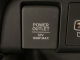 アクセサリーソケットはUSBのアダプターなどをつければ、スマホの充電にも使えます。