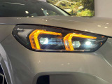 BMWの伝統の丸目4灯ヘッドライトでございます。LEDライトで視認性もよく明るく安全性の向上につながります。