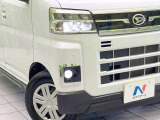 【LEDヘッドライト】悪天候や夜間走行時も良好な視界を確保し安心して運転できる高輝度LEDヘッドライトを装備!点灯速度が早く、消費電力も抑えられています。