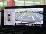 【アラウンドビューモニター&バックモニター】クルマを真上から見下ろしているかのような映像が表示され、周囲の状況がひと目で把握できるので、安心してスマートに駐車できます。駐車が苦手な方にオススメです!