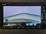 【バックカメラ】運転が苦手な方も車庫入れラクラクです!ギアをリバースに入れれば自動的に切り換わりますので、面倒な操作は不要です♪狭い駐車場もお車を傷つけず安心ですね!