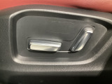 こちらのグレードは助手席にもパワーシートを装備しております!運転席同様お好みで調整が可能です!