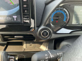 インテリジェントキーのプッシュスタートスイッチです。エンジンの始動はブレーキペダルを踏みながらこのスイッチを押すだけで始動できます