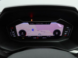 必要に応じてメーター内に地図や車両のインフォメーションなどを切り替え表示できるバーチャルコクピット