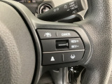 【アダプティブ・クルーズ・コントロール】予め設定した車速内でクルマが自動的に加減速。 前走車との適切な車間距離を維持しながら追従走行し、高速道路でのドライバーの疲労を軽減してくれる嬉しい機能付♪