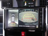 クルマの真上から見ているかのような映像によって、周囲の状況を知ることで、駐車を容易に行うための支援技術です。